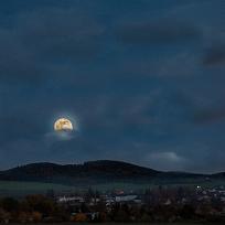 31.10. úplněk nad Radlicemi
